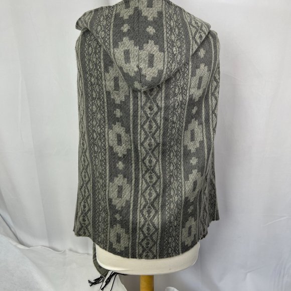 Massini Blanket Poncho Sz One Size Hooded Gray Grey Fringe - Picture 4 of 8
